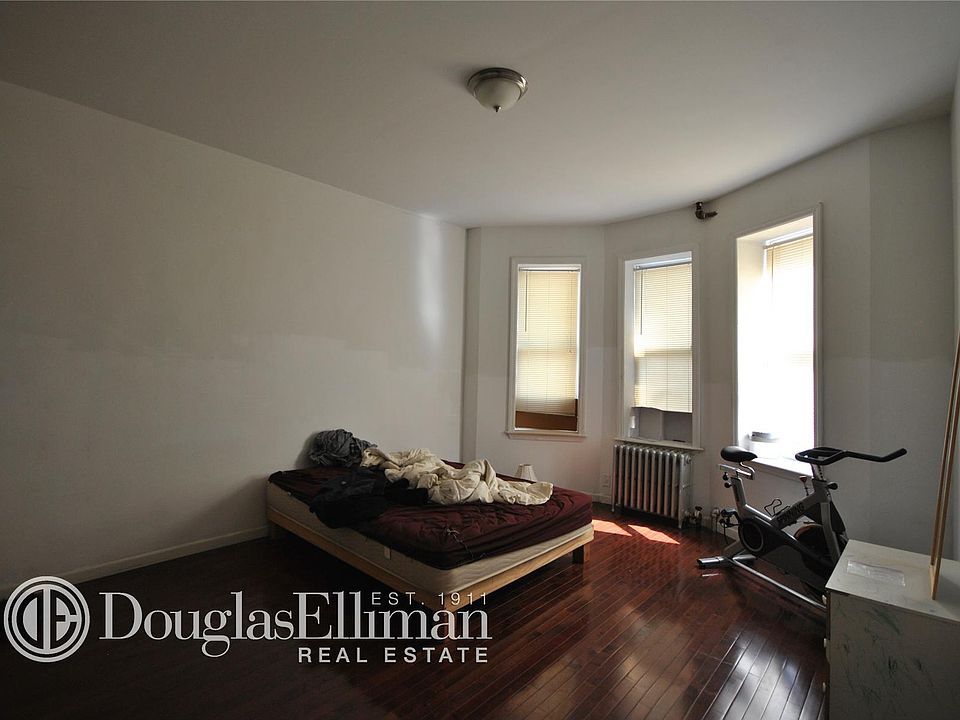 2nd image of 1391 Park Pl APT 2