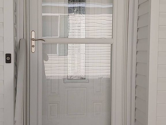 4th image of 227 Angie Ave