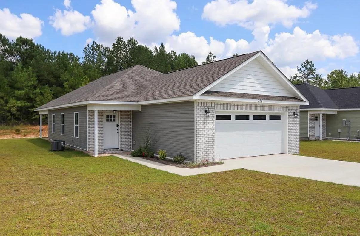 3 bed, 1463 sqft, $1,675 — Photo 1