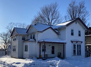 717 Summit St, Center Point, IA 52213