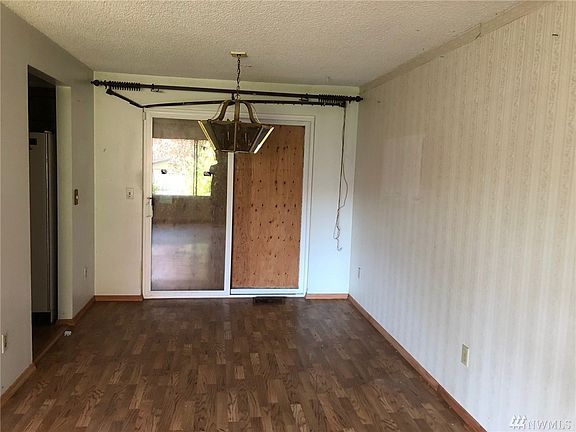 4th image of 1101 Pike St NE