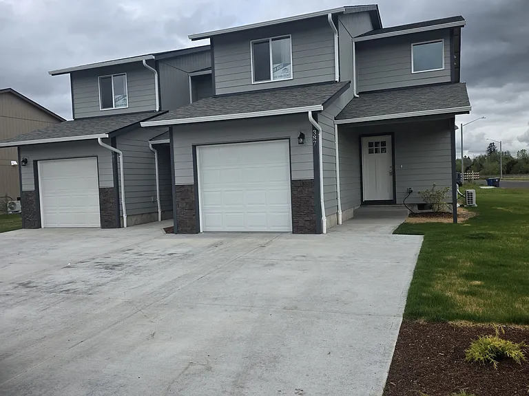 389 Clover St — Photo 2