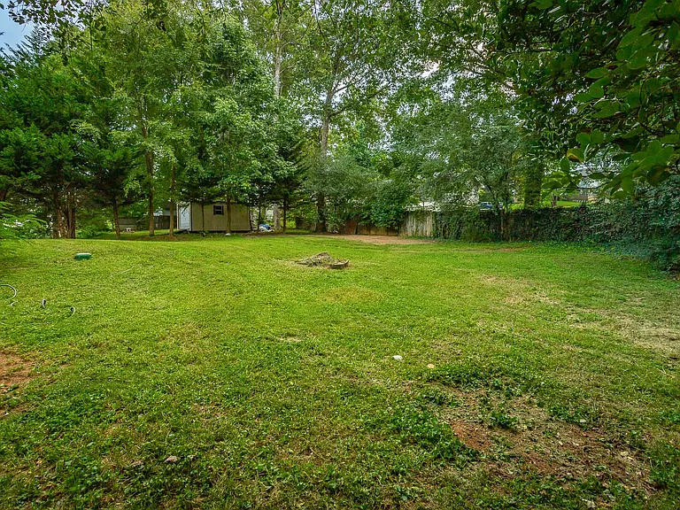 1364 Meadowood Dr — Photo 41