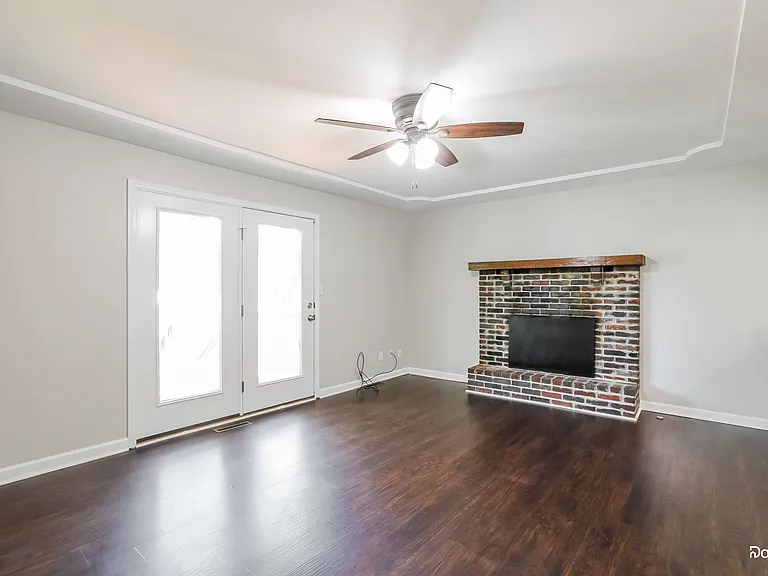 311 Monroe Ave — Photo 6