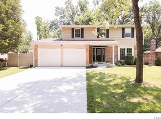 902 Parkfield Ter, Ballwin, MO 63021