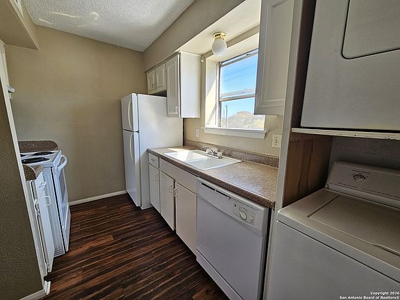 3rd image of 3243 Nacogdoches Rd #910