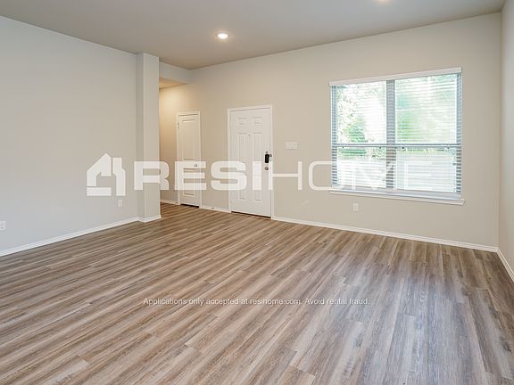 5th image of 605 Cherokee Dr