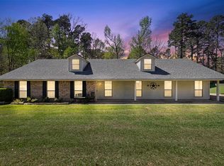 201 Town Oaks Dr, Marshall, TX 75672