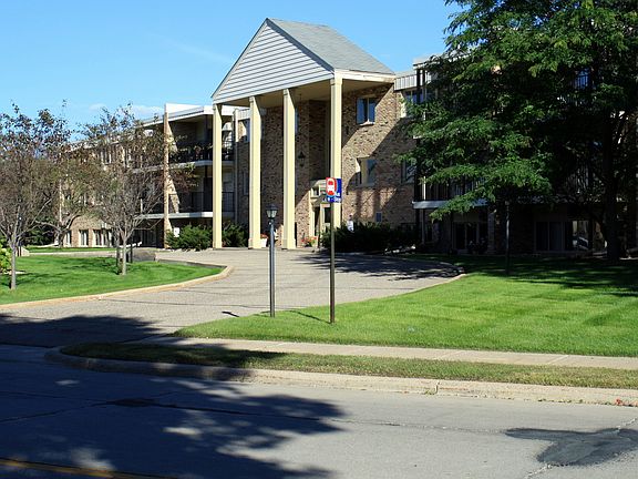 2nd image of 4351 Parklawn Ave APT 102