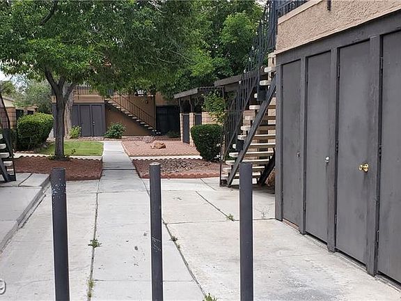 2nd image of 330 Shadybrook Ln Unit B