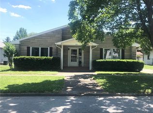203 E Adams Ave, Casey, IL 62420