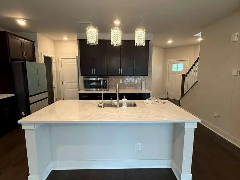 704 Peony Ln — Photo 25