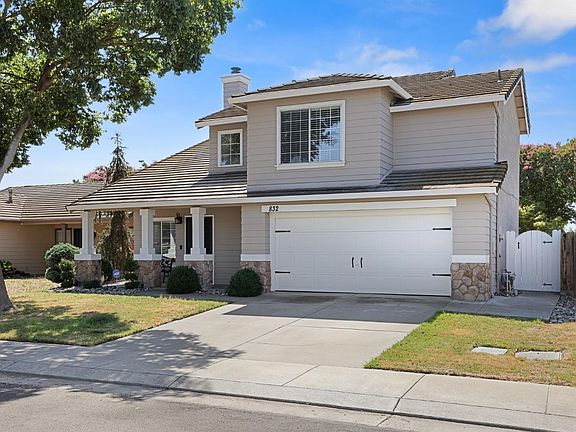 3rd image of 832 Windsail Ln