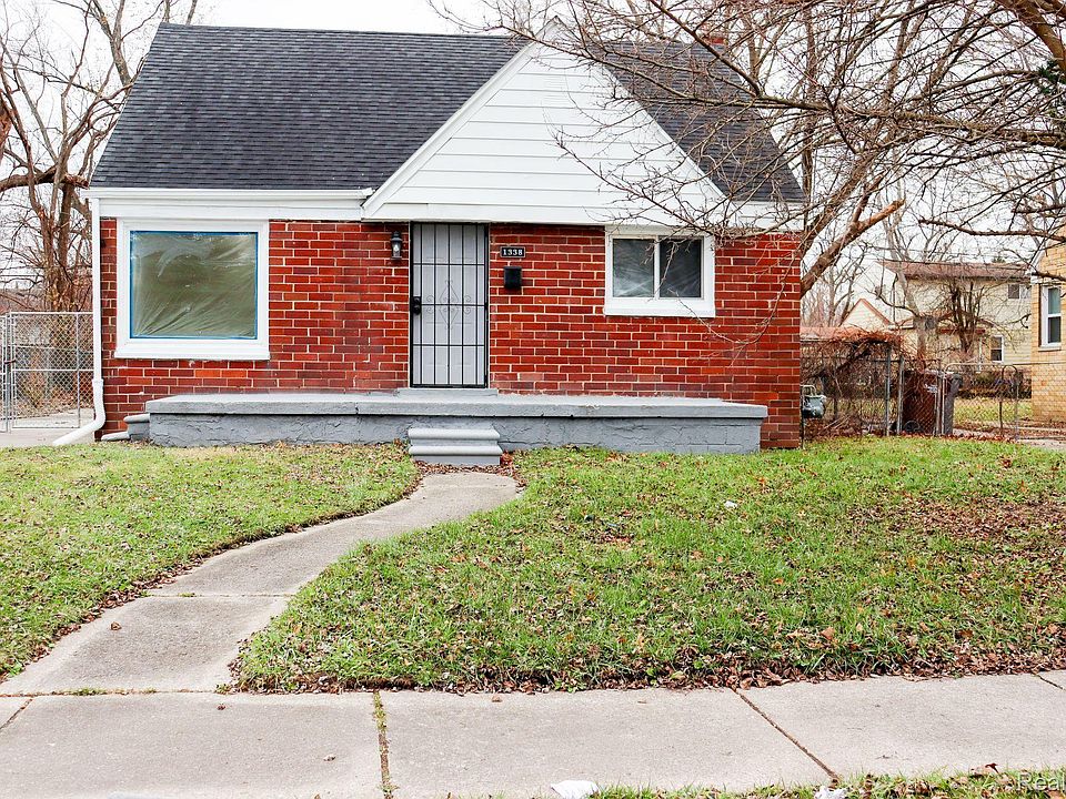 1st image of 1338 Helen St