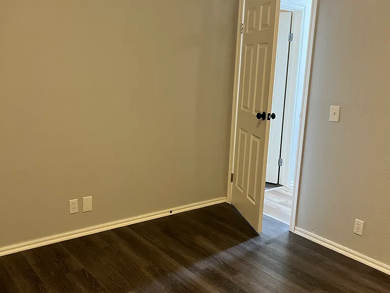 1622 Oxford Way — Photo 8