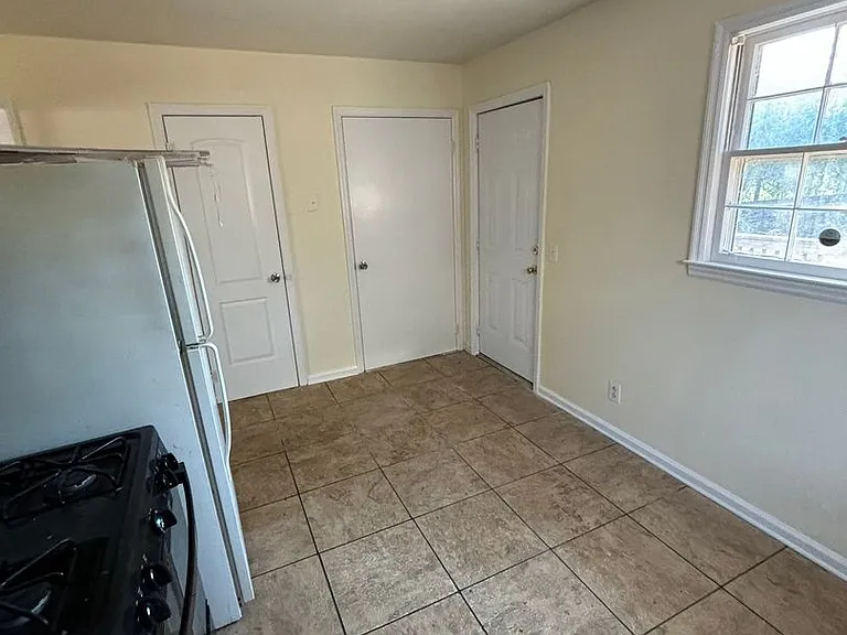 209 Mayfair Dr — Photo 11