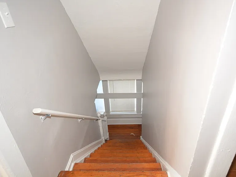 536 E Waldburg St #B — Photo 10