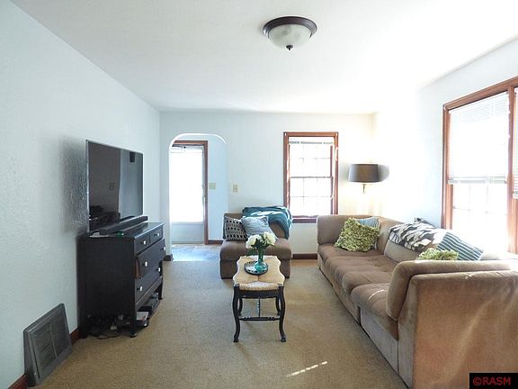 2nd image of 215 E Mabel St