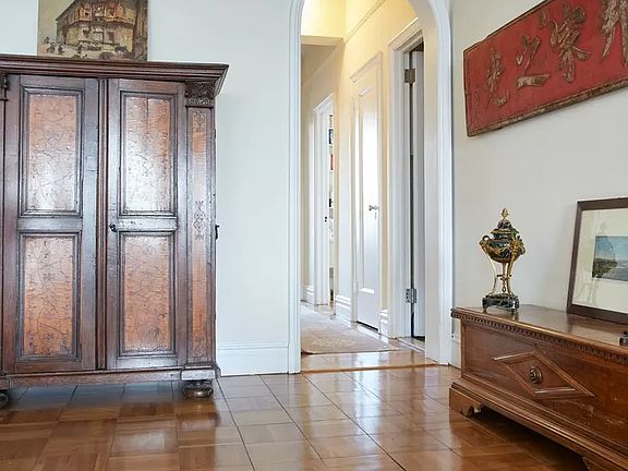 5th image of 25 Central Park W APT 31K