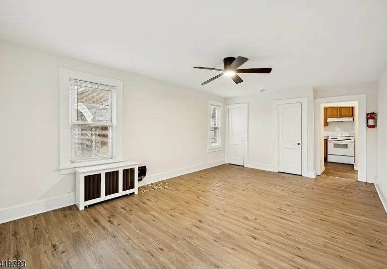 289 Hilton Ave — Photo 4