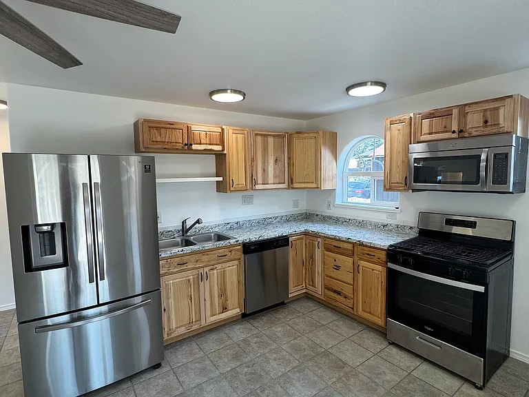 540 NW Portland Ave #1 — Photo 1
