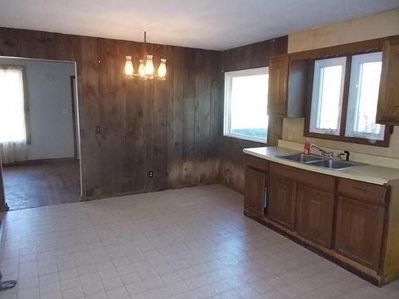 4th image of 337 Clifford Dr