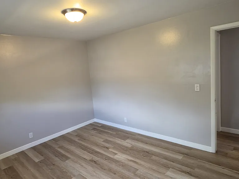 5557 S 2200 W — Photo 24