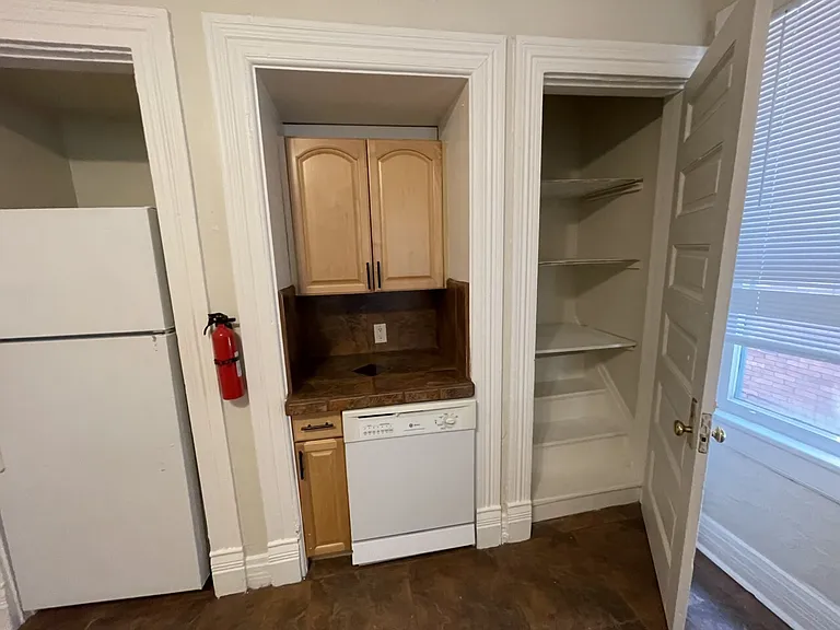 332 Stratford Ave — Photo 10
