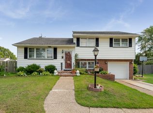 53 Pleasant Valley Dr, West Deptford, NJ 08096