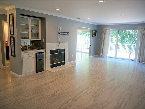 2nd image of 31 Hampshire Ct