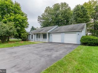 17 Stanford Ln, Falling Waters, WV 25419
