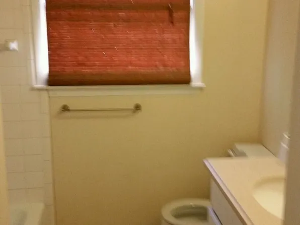 2926 Stoneleigh Dr, Lansing, MI 48910