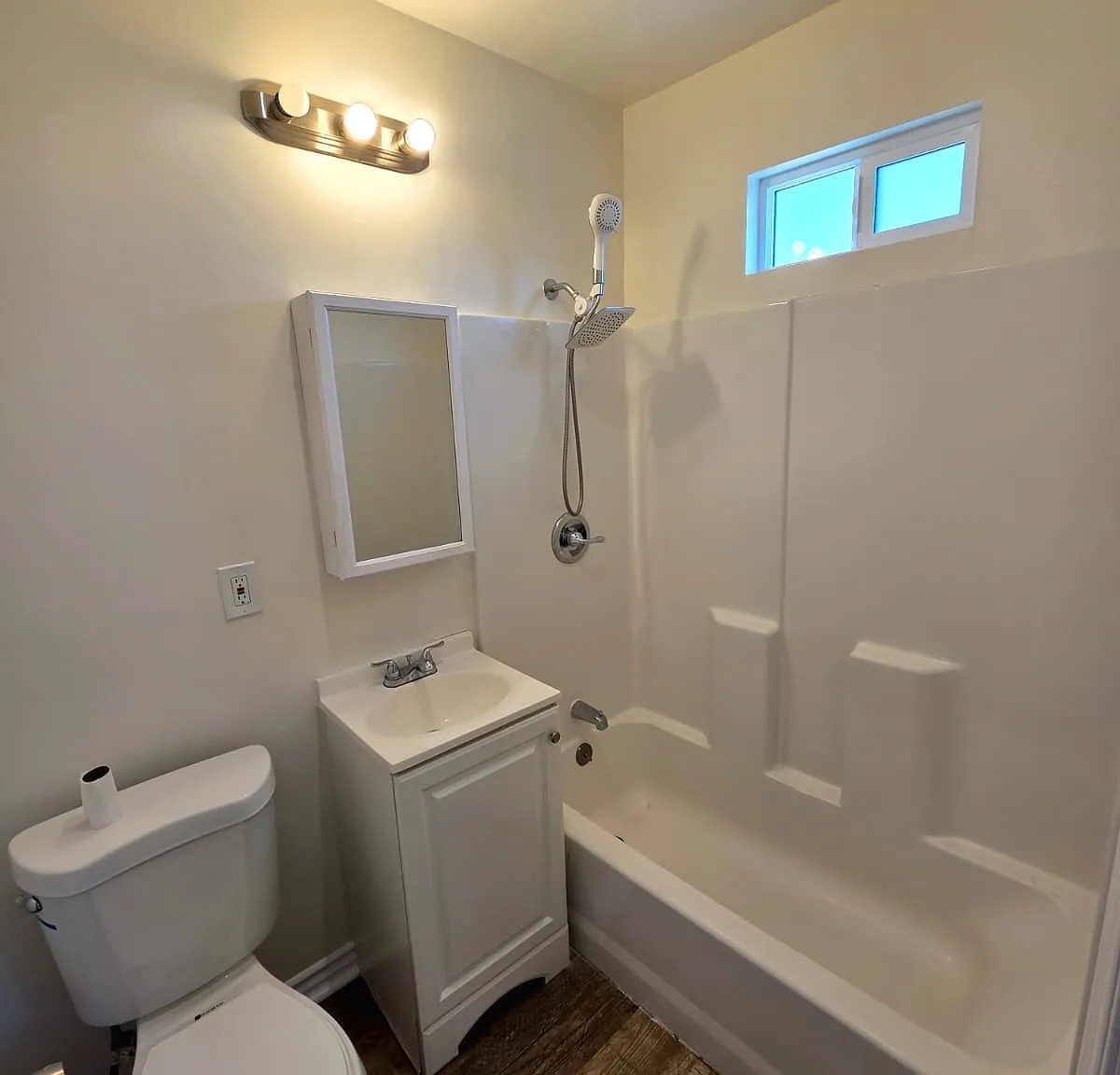 2 bed, 500 sqft, $2,200 — Photo 2