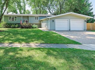 906 Maple Ave, Maple Park, IL 60151