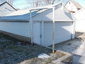 5th image of 1037 Geranium Ave E