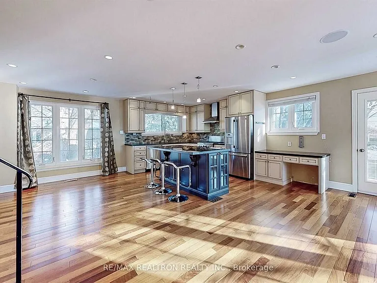 2 Callahan Rd — Photo 6