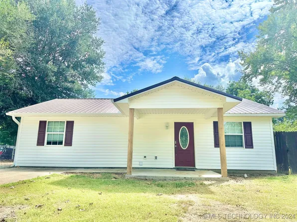 1102 NW H St, Stigler, OK 74462