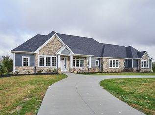 4787 Autumn Leaves Dr, Akron, OH