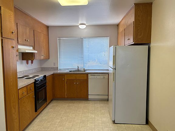 3rd image of 364 Malcolm Ave APT 8