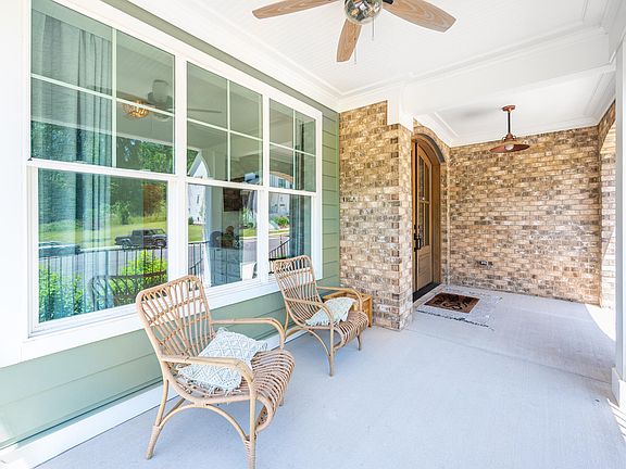 5th image of 386 Monteith Dr