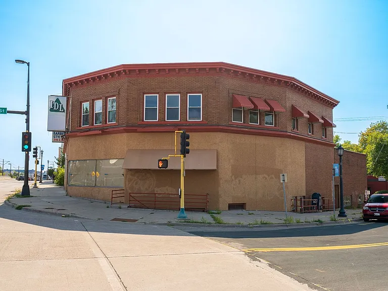 Brick and Beam Flats — Photo 25