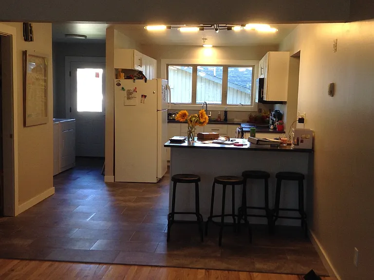 1101 W Dickerson St — Photo 3
