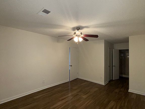 4th image of 1582 Harbins Rd