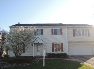 2406 Blue Spruce Ln, Aurora, IL 60502