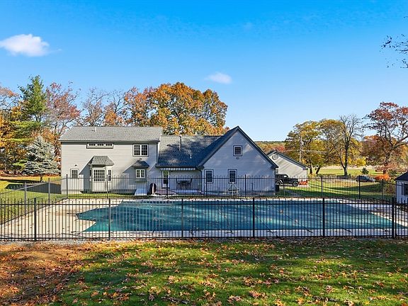 4th image of 100 Farwell Rd