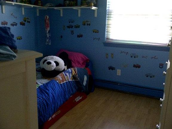 one of 5 bedrooms