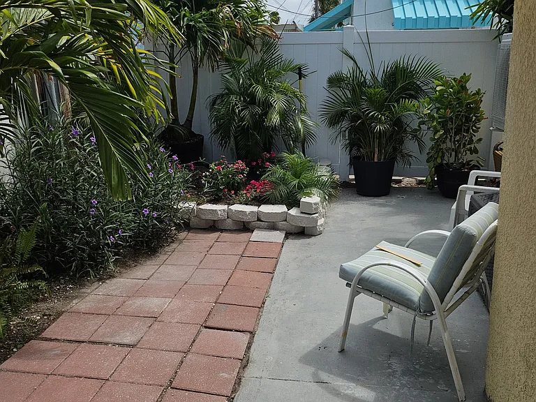 78 146th Ave E #B — Photo 8