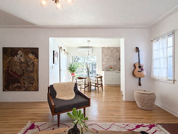 4th image of 230 W Elmwood Ave