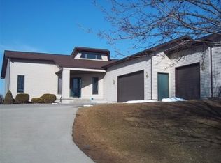 N6718 Donlin Dr, Pardeeville, WI 53954