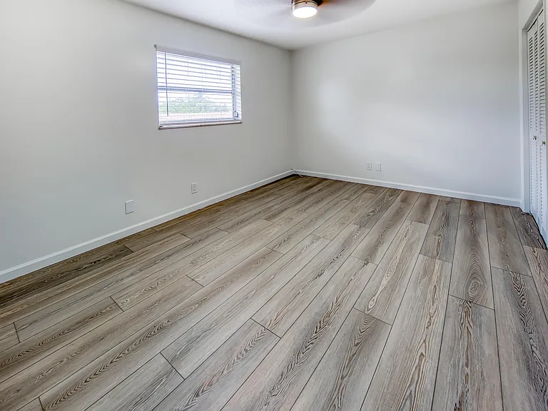 411 S M St #5 — Photo 15